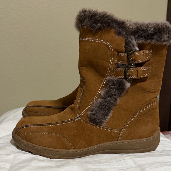 Women’s Journee Collection Takani Boots with Fur Trim, size 8.5 NWOT Box